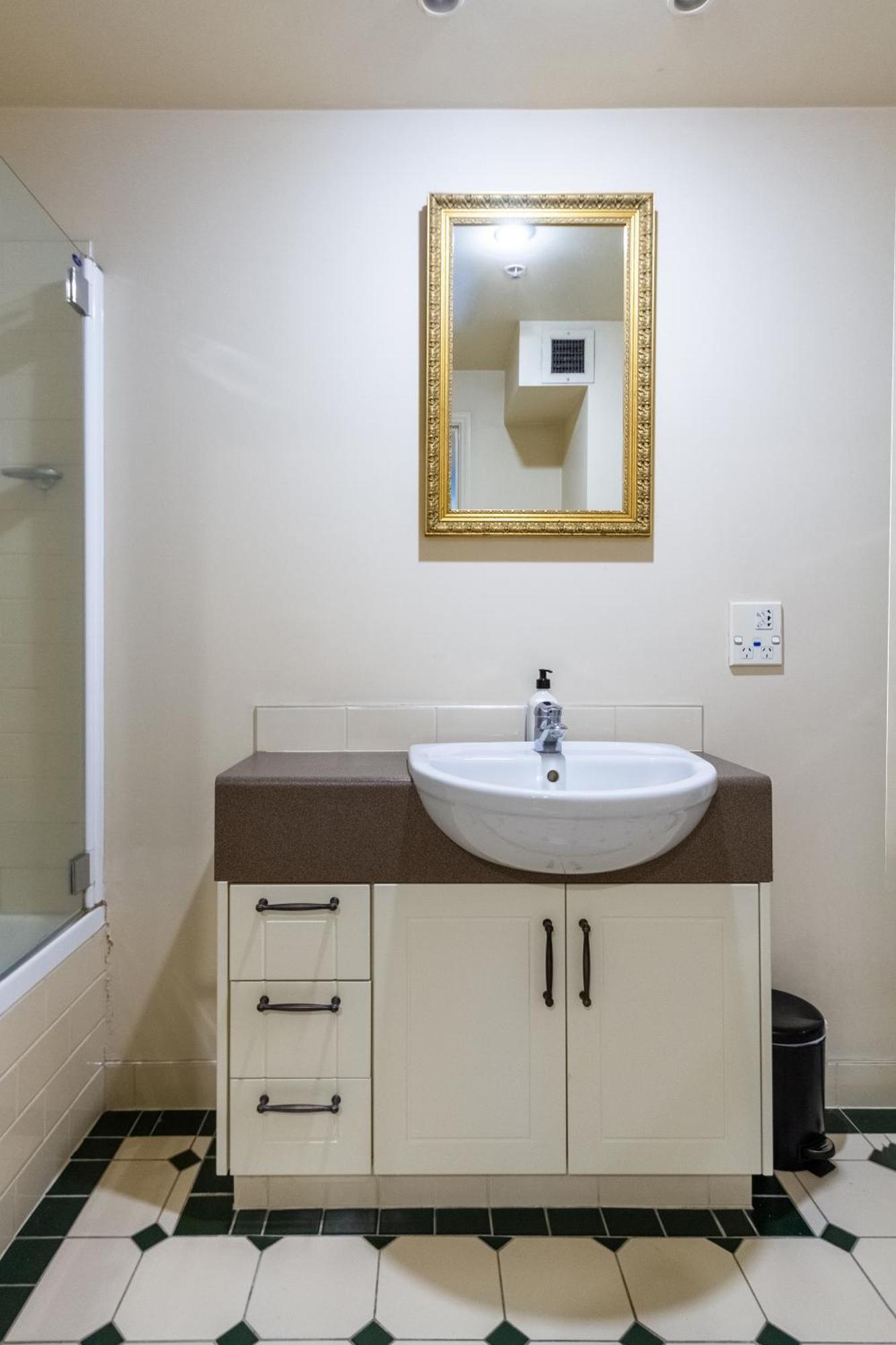 Апартаменты Beauty In The Cbd - 1Bed Free Parking Pool Крайстчёрч Экстерьер фото