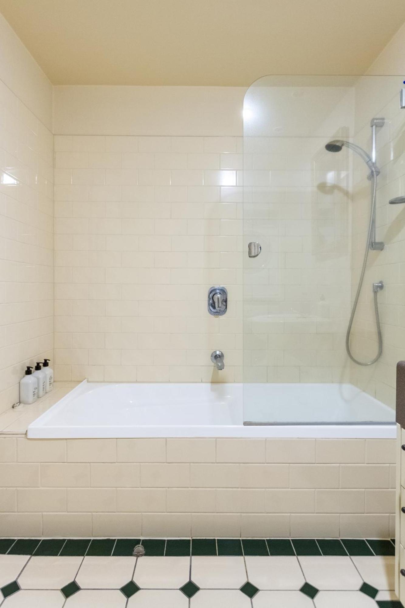 Апартаменты Beauty In The Cbd - 1Bed Free Parking Pool Крайстчёрч Экстерьер фото